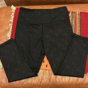 ZYIA Active Size 6-8 Black with paisley pattern. 73% Polyester, 27% Span…